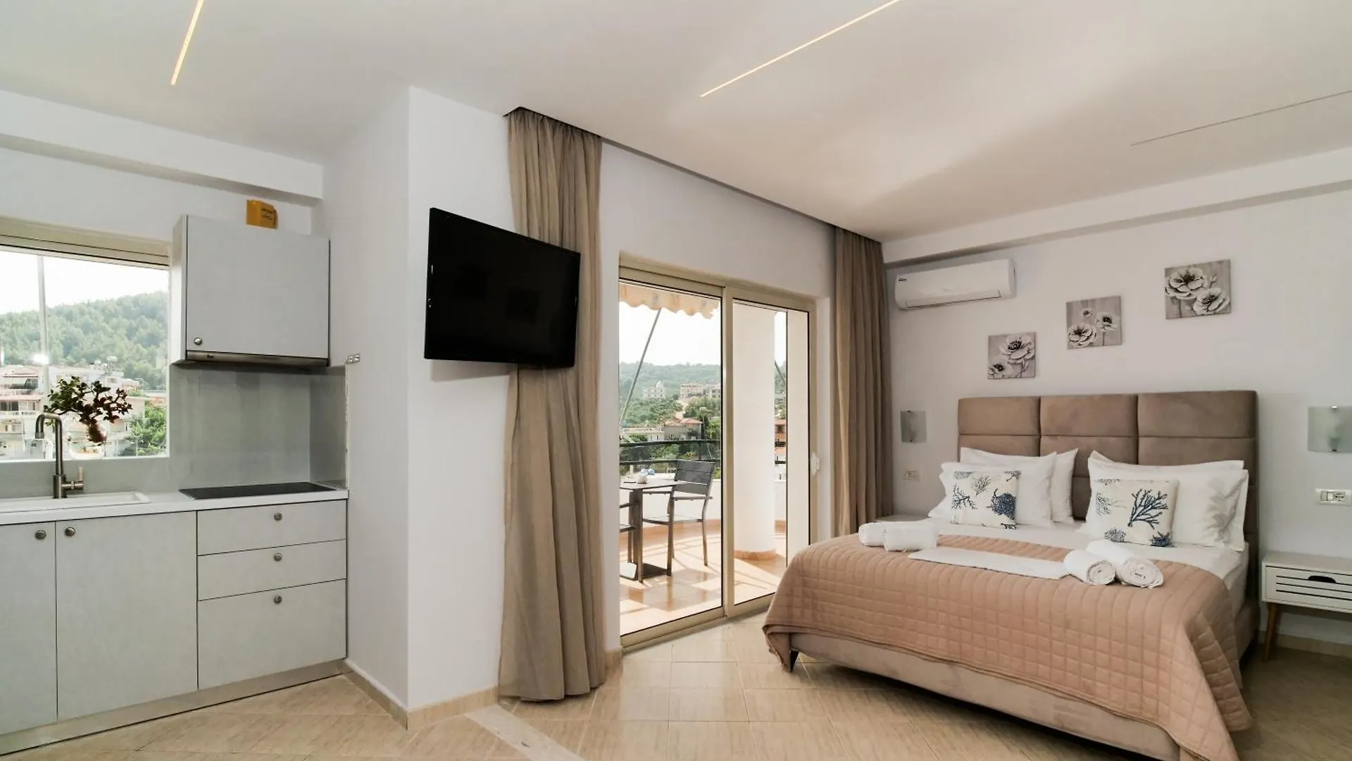Central Sunset View Himare Apartment
