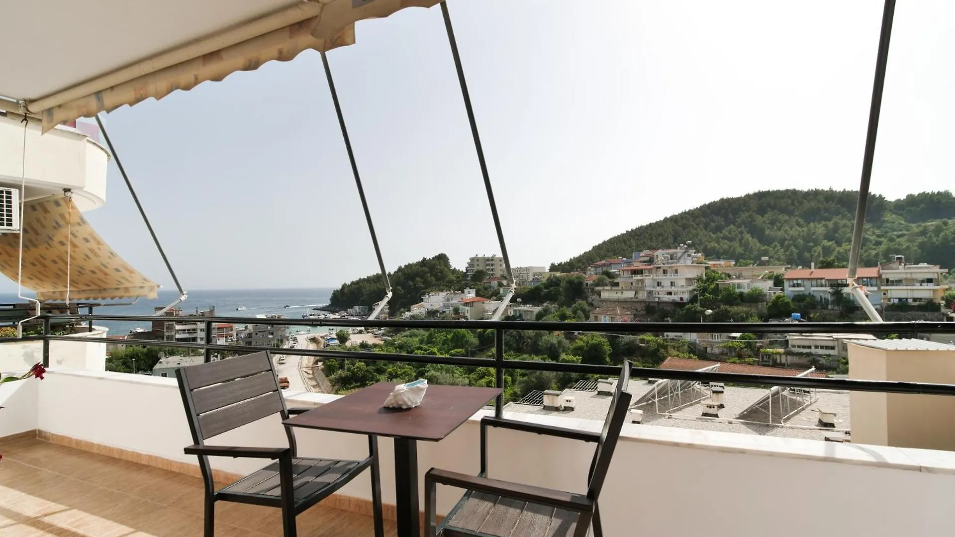 Central Sunset View Himare Apartment